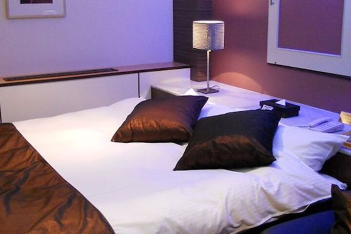 Room 3 of 15