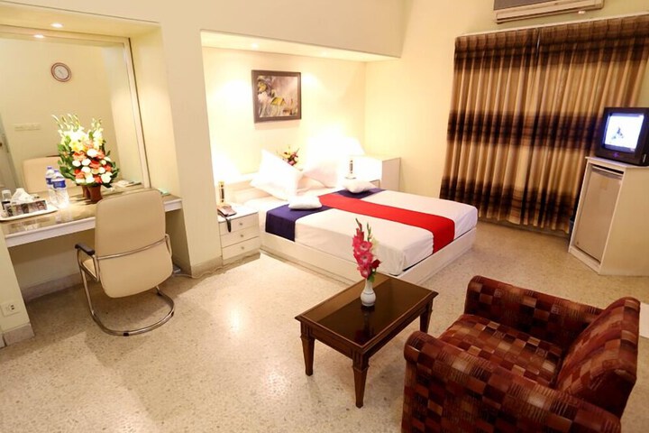 Room 5 of 32