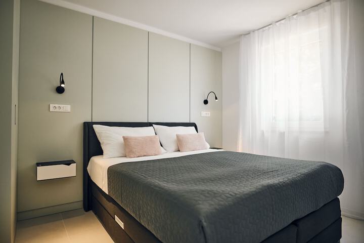 Room 8 of 62