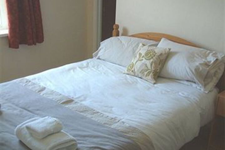 Room 4 of 7