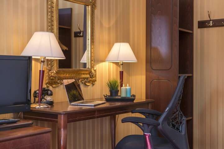 Room 9 of 15