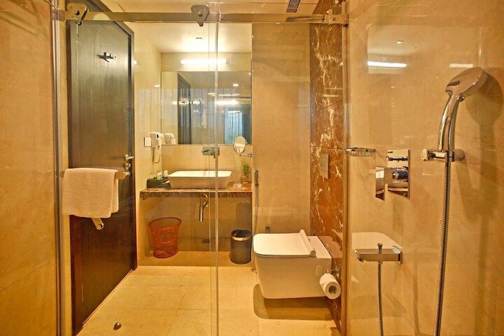 Room 10 of 25