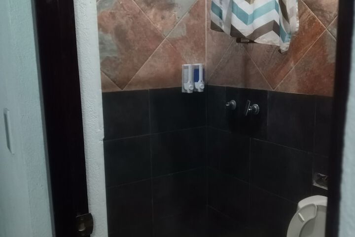 Room 4 of 9