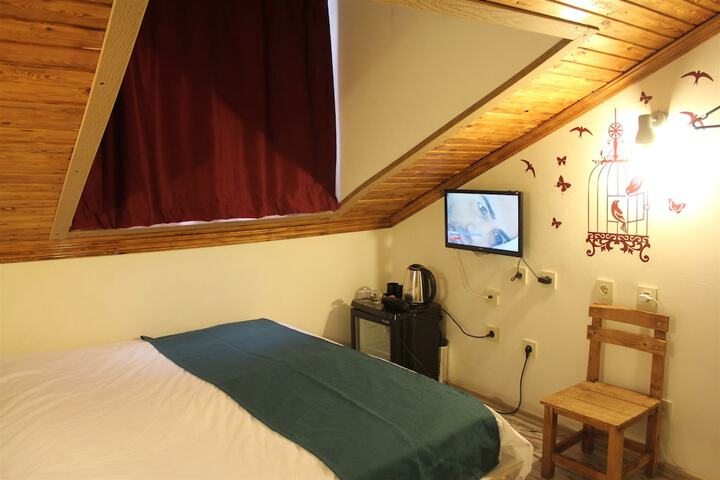 Room 3 of 46