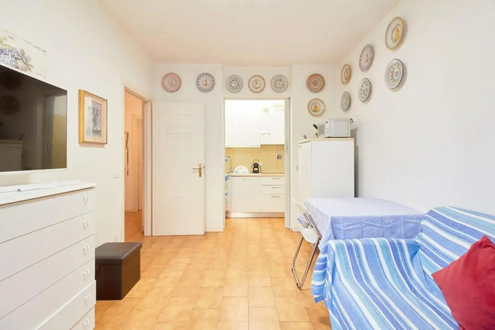 Room 5 of 17