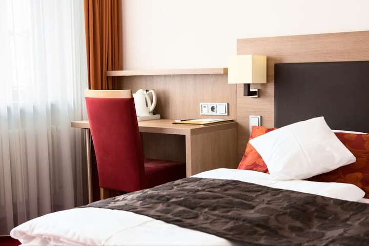 Room 8 of 32
