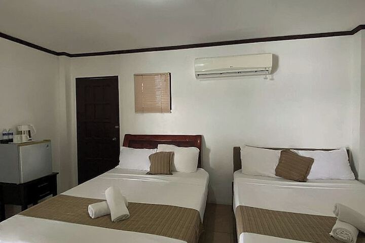 Room 32 of 65