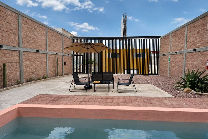 Pool 11 of 28
