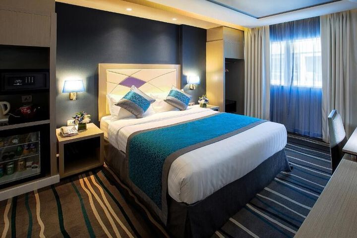 Room 10 of 60