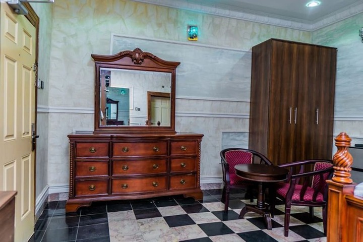 Room 15 of 40