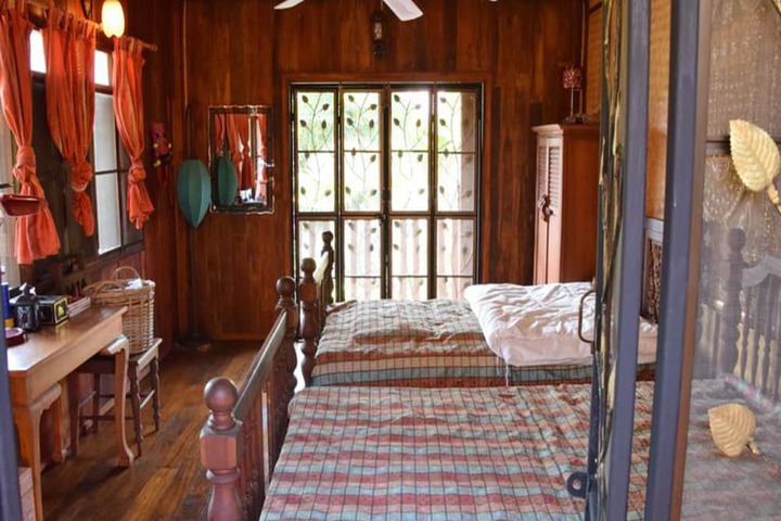 Room 2 of 50