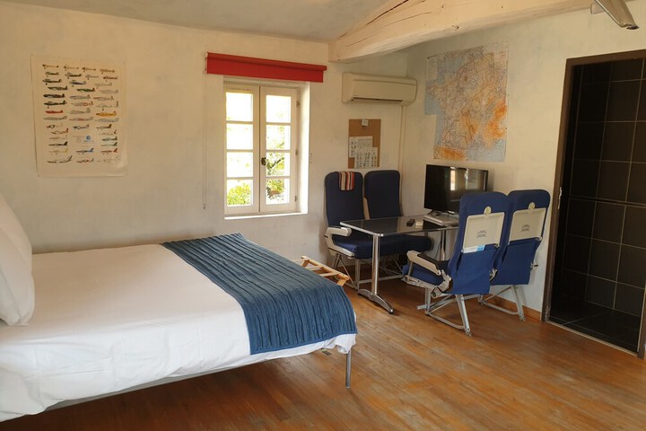 Room 6 of 74