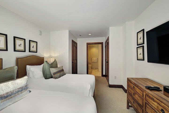Room 386 of 569