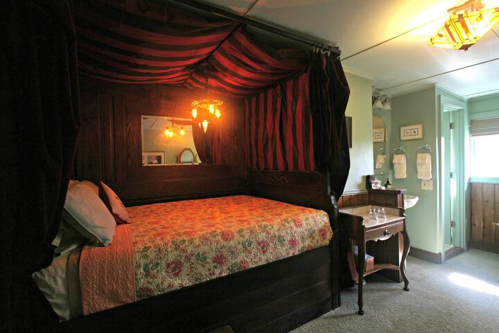 Room 12 of 90