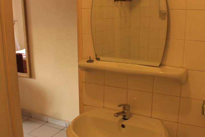 Room 9 of 14