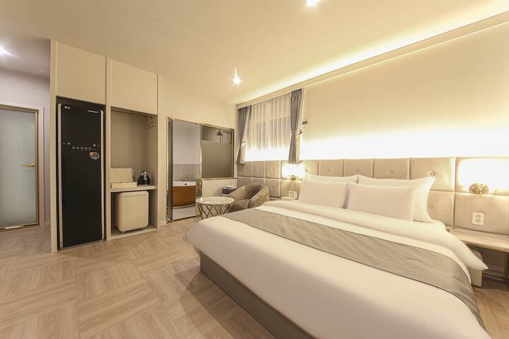 Room 10 of 45