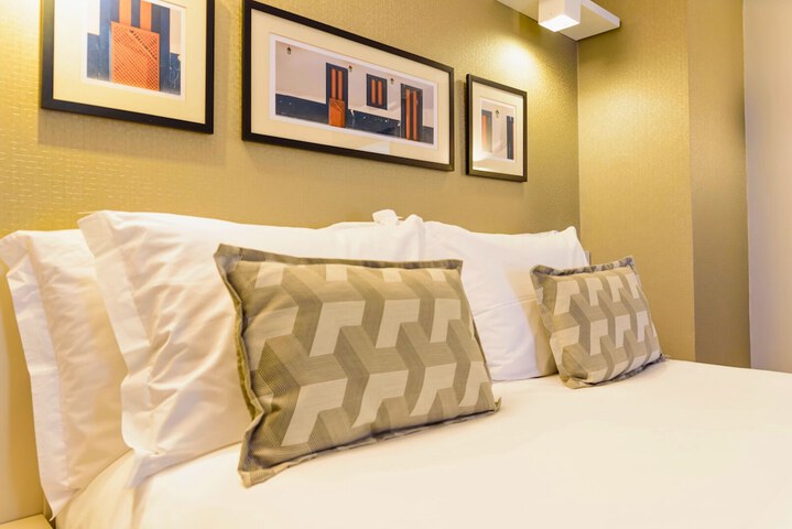 Room 10 of 62