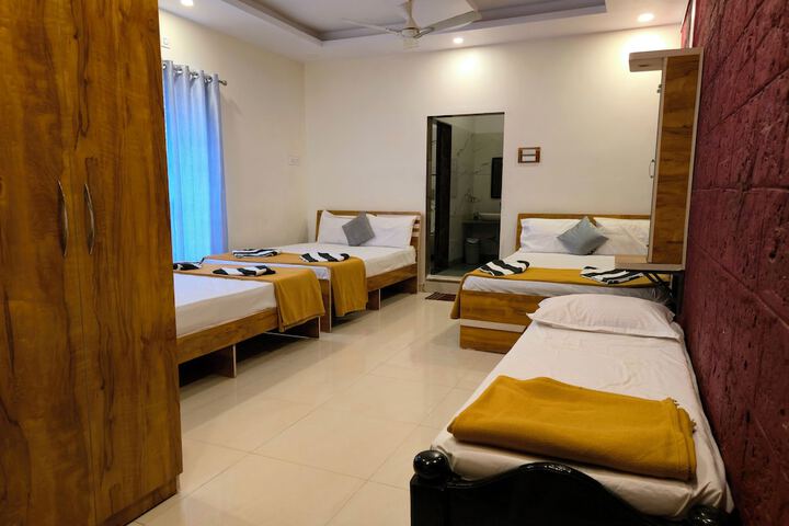 Room 4 of 34
