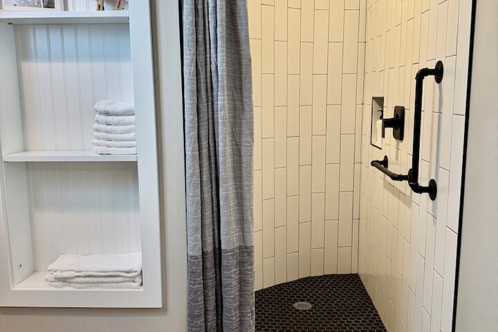 Room 8 of 12