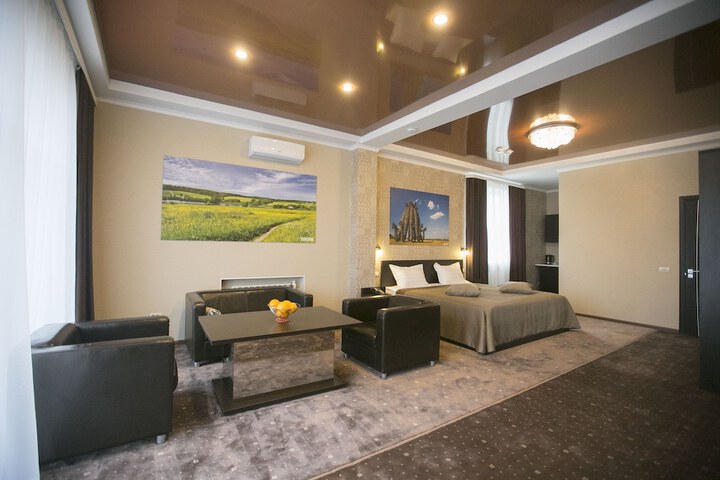 Room 6 of 28