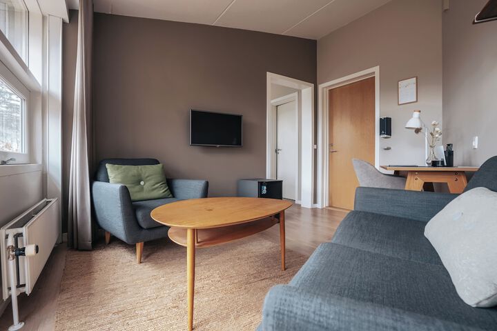 Room 33 of 80