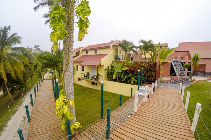Hotel Exterior 222 of 258