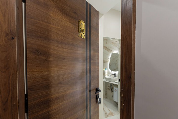 Room 11 of 74