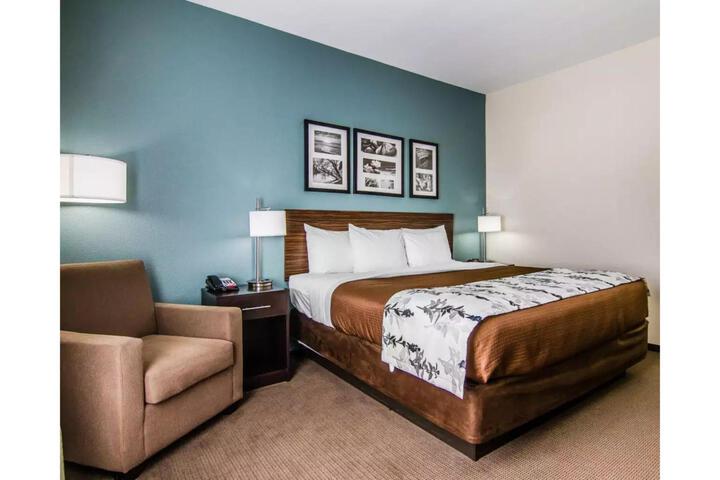 2 Queen Beds (5 of 8)