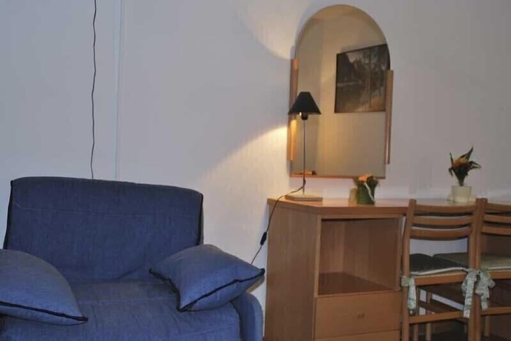 Room 6 of 34