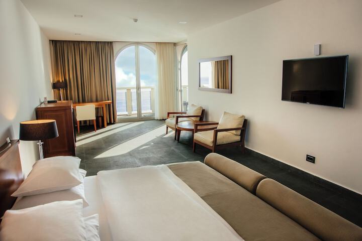 Room 48 of 114