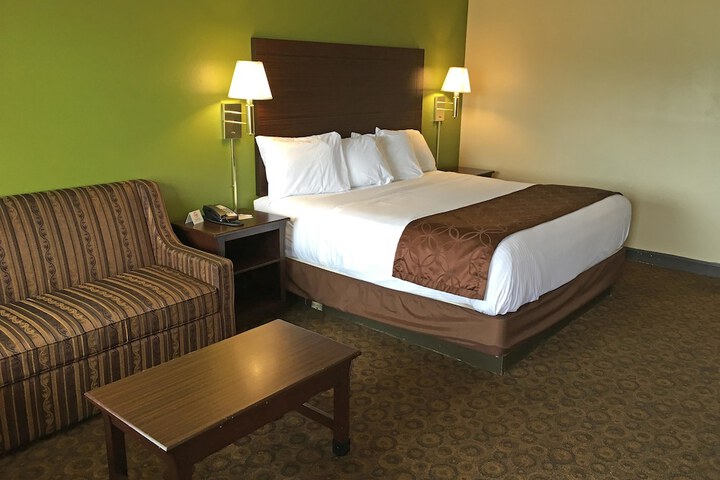 1 King Bed Suite (2 of 4)