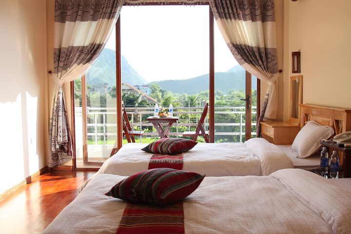 Room 4 of 33