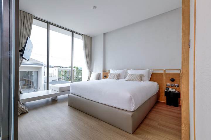 Room 4 of 40