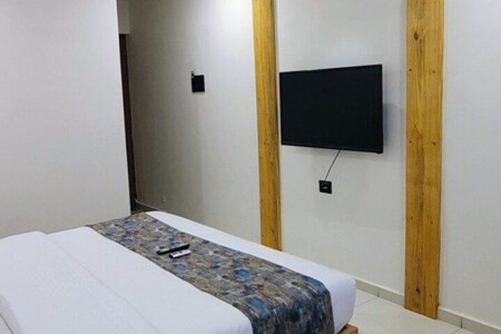 Room 13 of 50