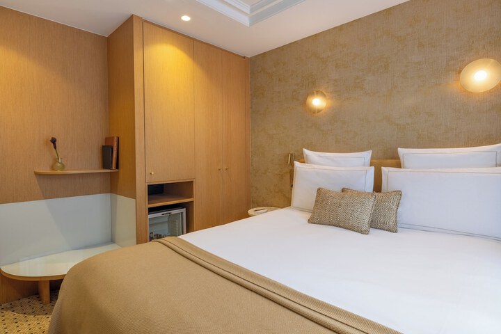 Room 35 of 73