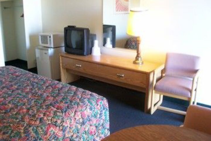 Room 7 of 18