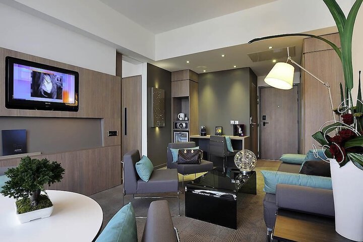 Room 32 of 103