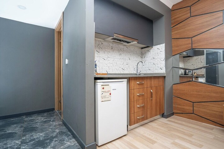 Room 6 of 13