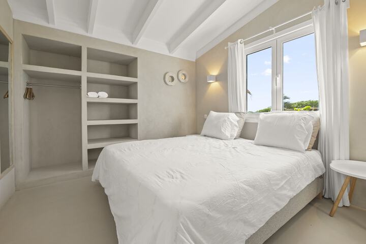 Room 3 of 79
