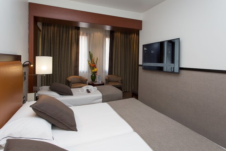 Room 32 of 56
