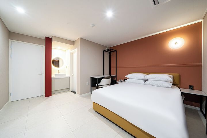 Room 14 of 27