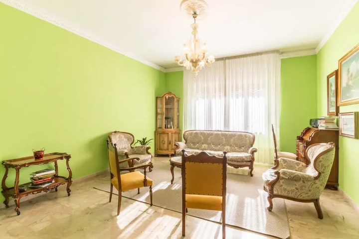 Room 2 of 18