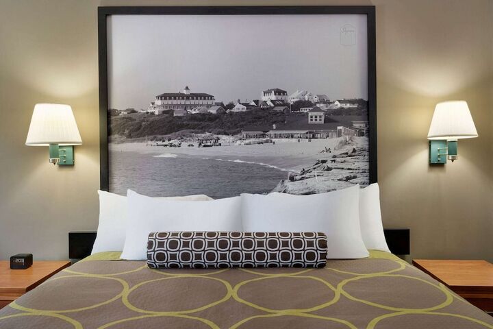 1 King Bed (3 of 7)