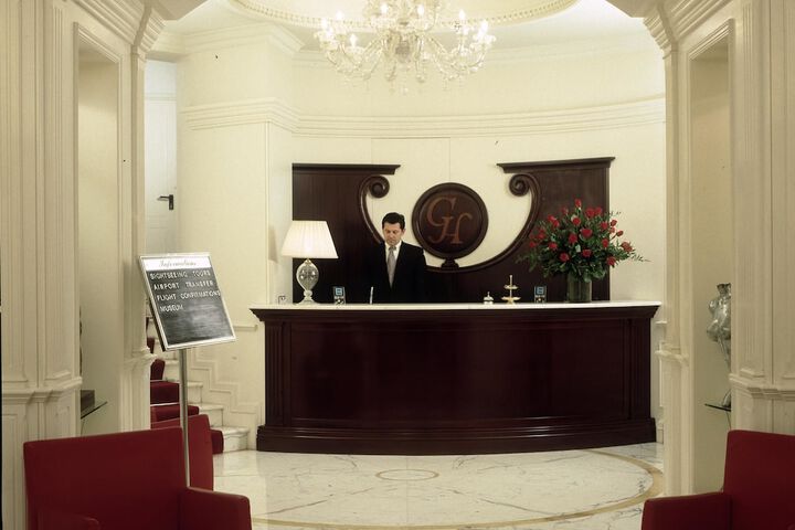 Check-in/check-out kiosk