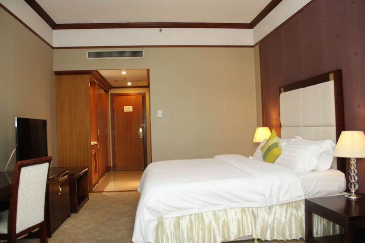 Room 27 of 103
