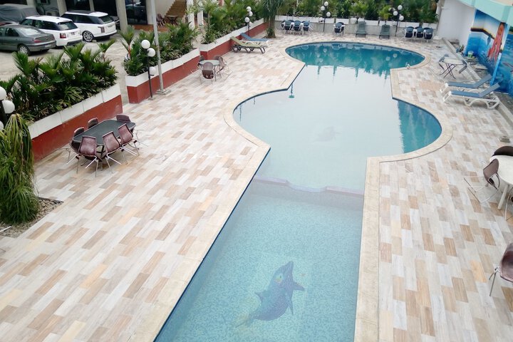 Pool 9 of 15
