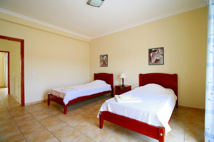Room 6 of 25