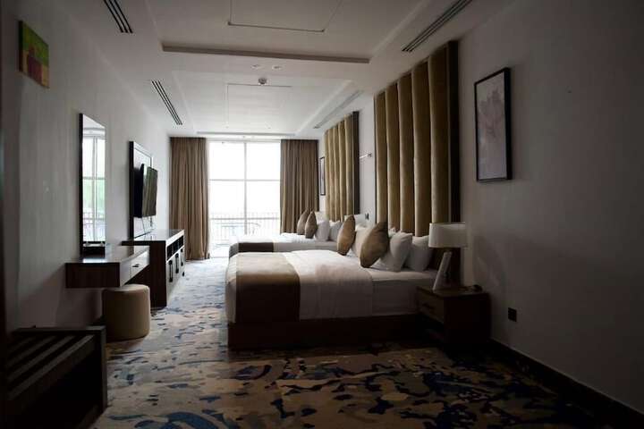 Room 34 of 100