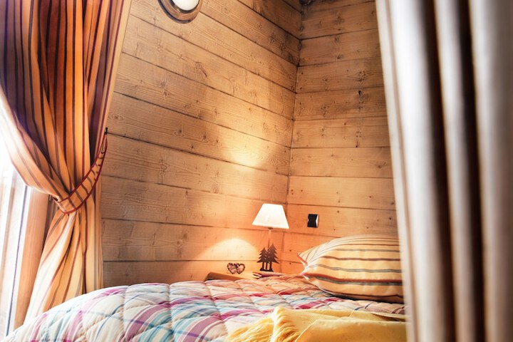Room 9 of 32