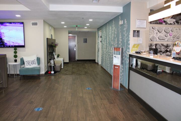 Lobby lounge
